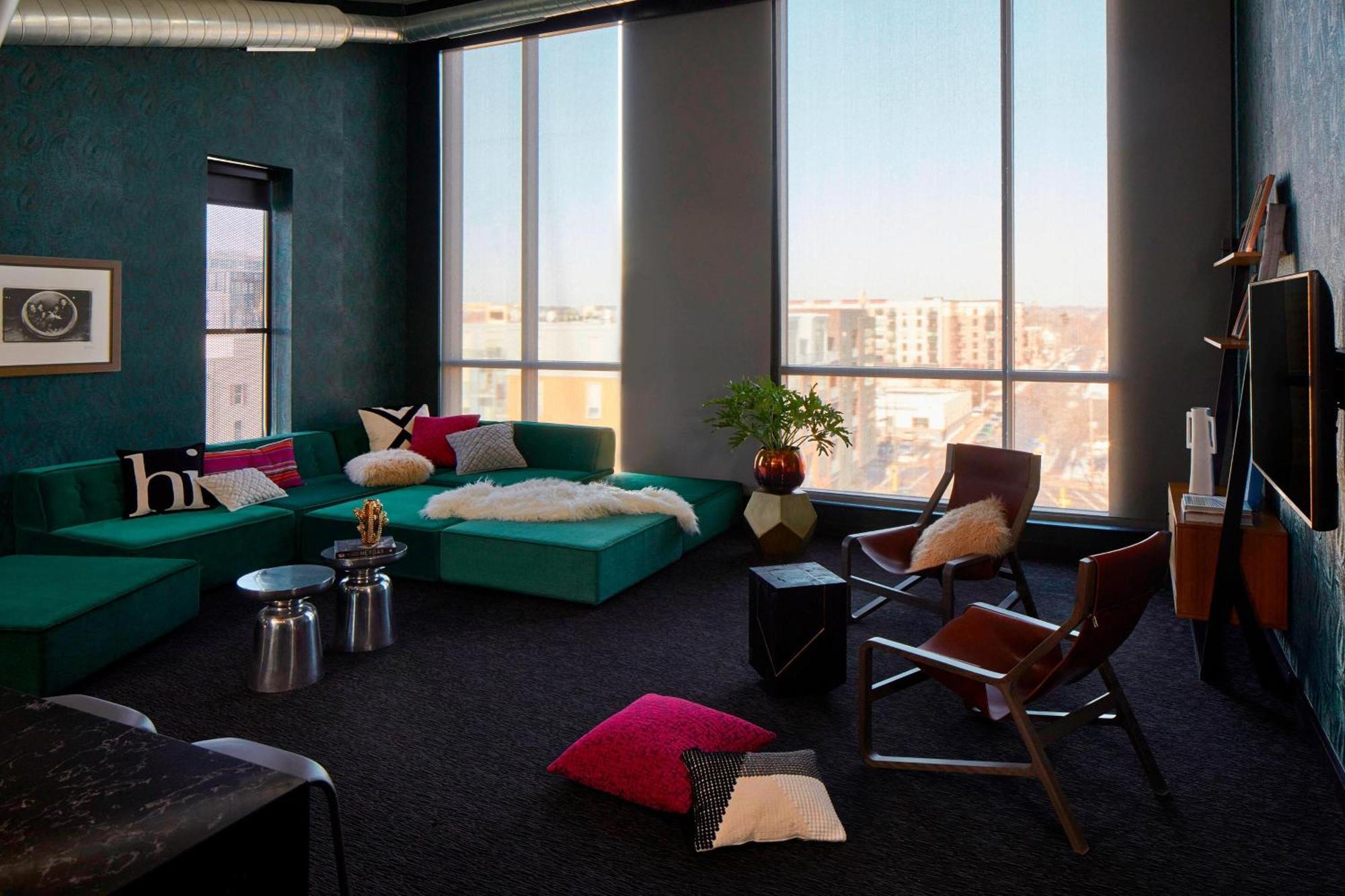 Moxy Minneapolis Uptown Exterior photo